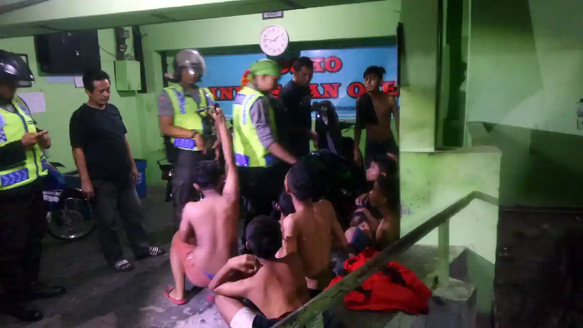 Pemuda Mabuk Ini Sengaja Hilangkan Identitas Motornya