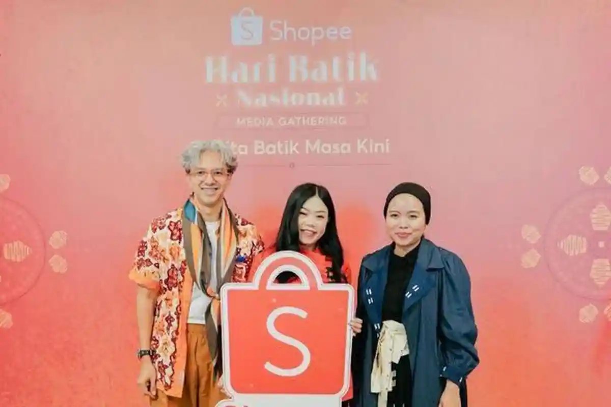 Peringati Hari Batik Nasional, Shopee Dukung UMKM Lokal lewat Program Ekspor Shopee