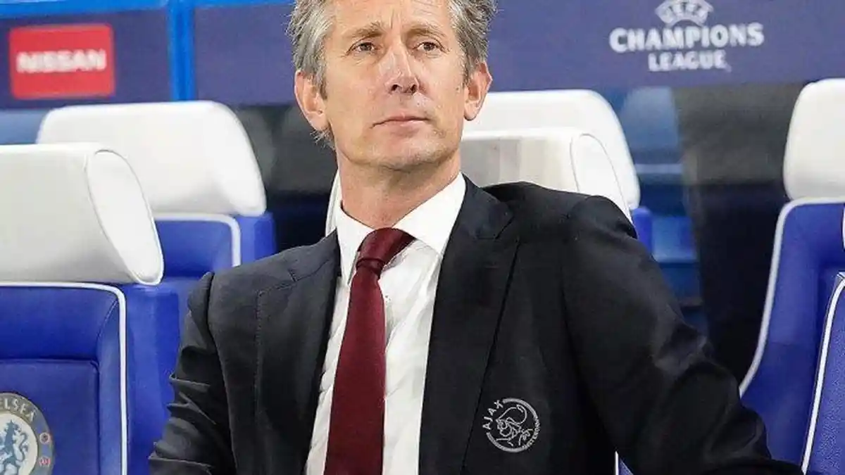 Legenda MU Edwin van der Sar Alami Pendarahan di Sekitar Otak, Kini Dirawat Intensif
