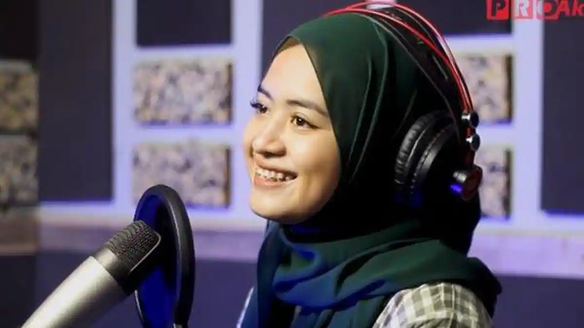 Biodata Woro Widowati, Penyanyi Viral Bersuara Merdu dan Memiliki Paras Cantik Berbalutkan Hijab