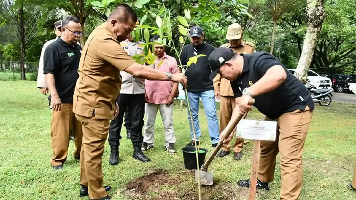 Almuniza Tanam Jeumpa dan Seulanga di Hutan Kota,  Sukseskan Program Tahiroe - Pemko-2.jpg