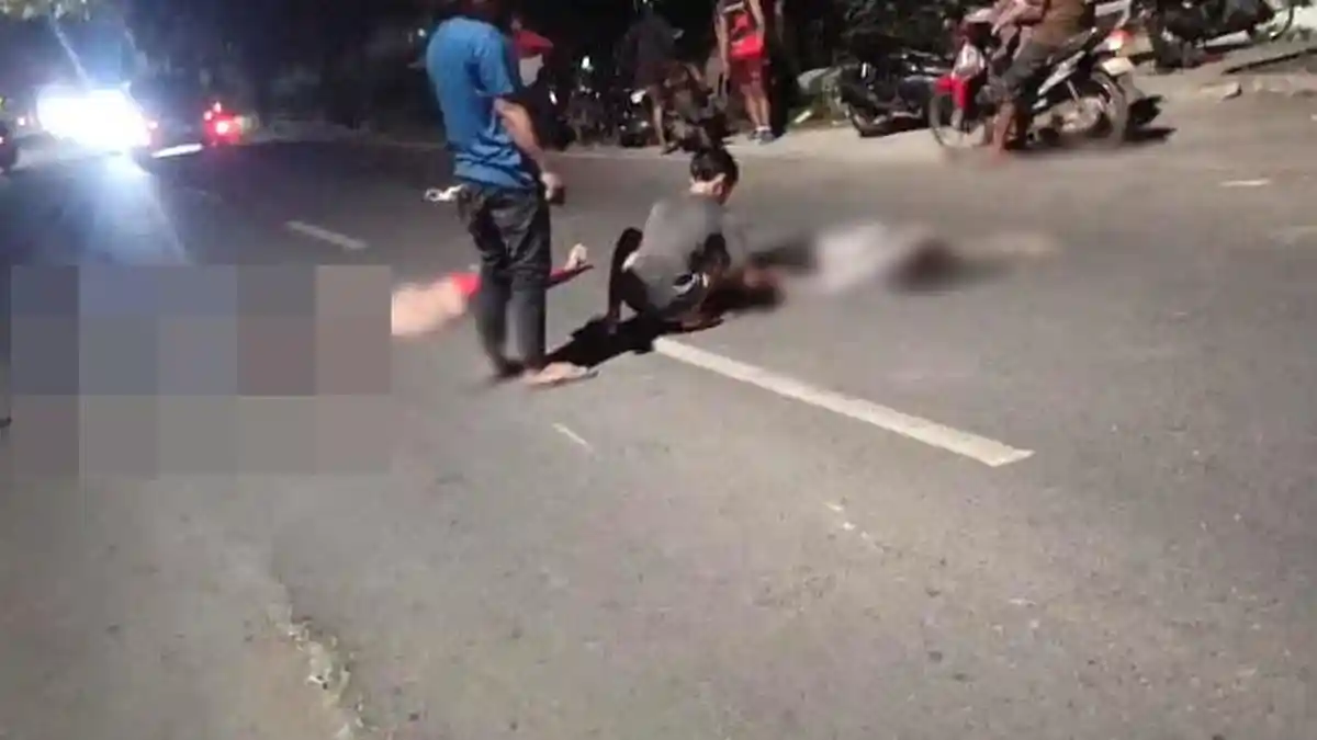 Jalan Rusak di Benjeng Gresik Renggut Nyawa 2 Remaja Perempuan