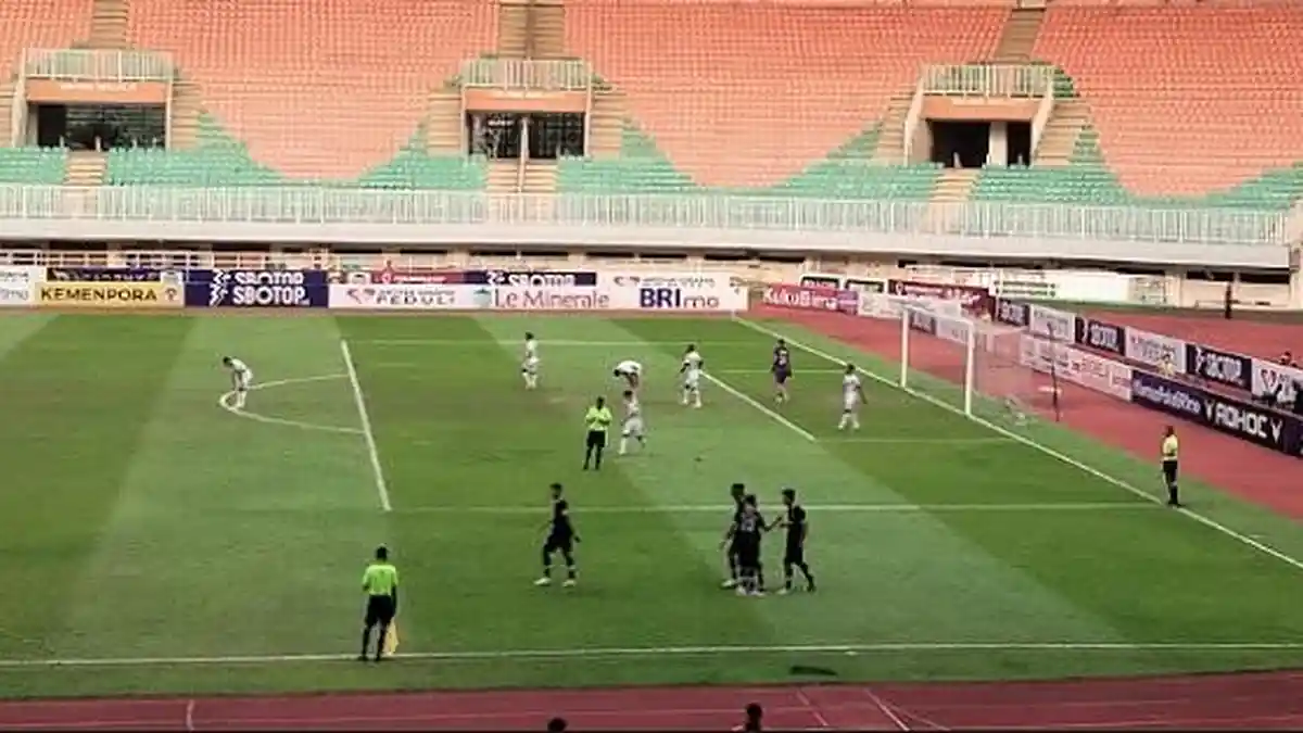 Dobrak Pertahanan PSS Sleman di Stadion Pakansari, Persikabo 1973 Unggul 2 Gol di Babak Pertama