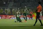 Drama Kartu Merah Warnai Sukses Persebaya Taklukkan Madura United