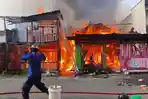 BREAKING NEWS Tiga Rumah di Nunukan Ludes Terbakar, Diduga Ada Kebocoran Selang Gas