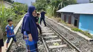 warga-cilacap-tertabrak-kereta-api-di-padang-2532026.jpg