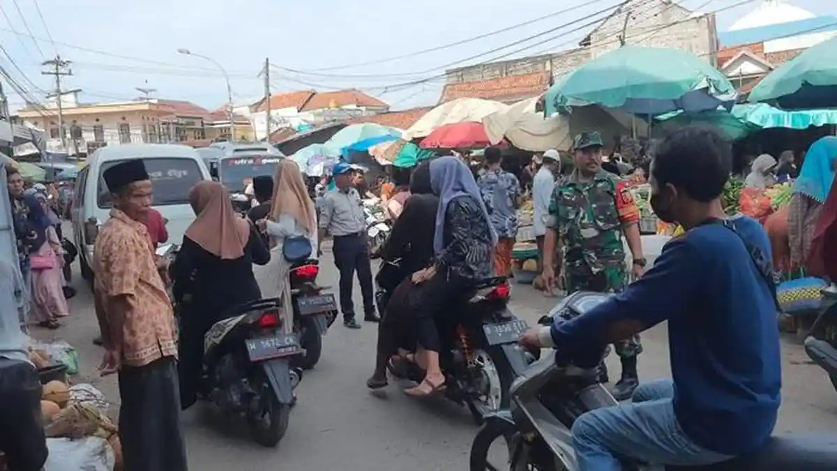 36 Pedagang Pasar Waru Pamekasan Direlokasi dari Bahu Jalan
