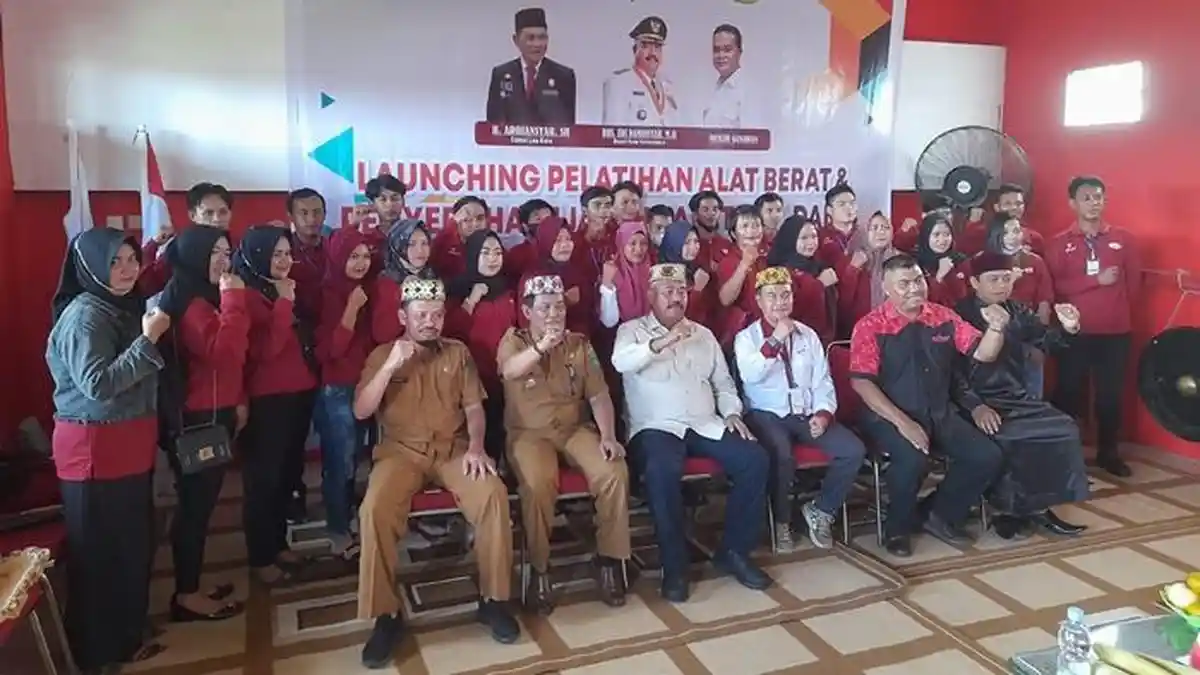 Dukung Peningkatan SDM, PT MHU Gelar Pelatihan Operator Alat Berat