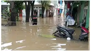 Banjir-Belum-Surut-Jumlah-Pengungsi-di-Cipinang-Melayu-Diprediksi-Bertambahs.jpg