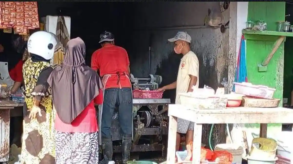 Idul Adha 2024, Jasa Penggilingan Daging di Pasar Setono Betek Kota Kediri Kebanjiran Order