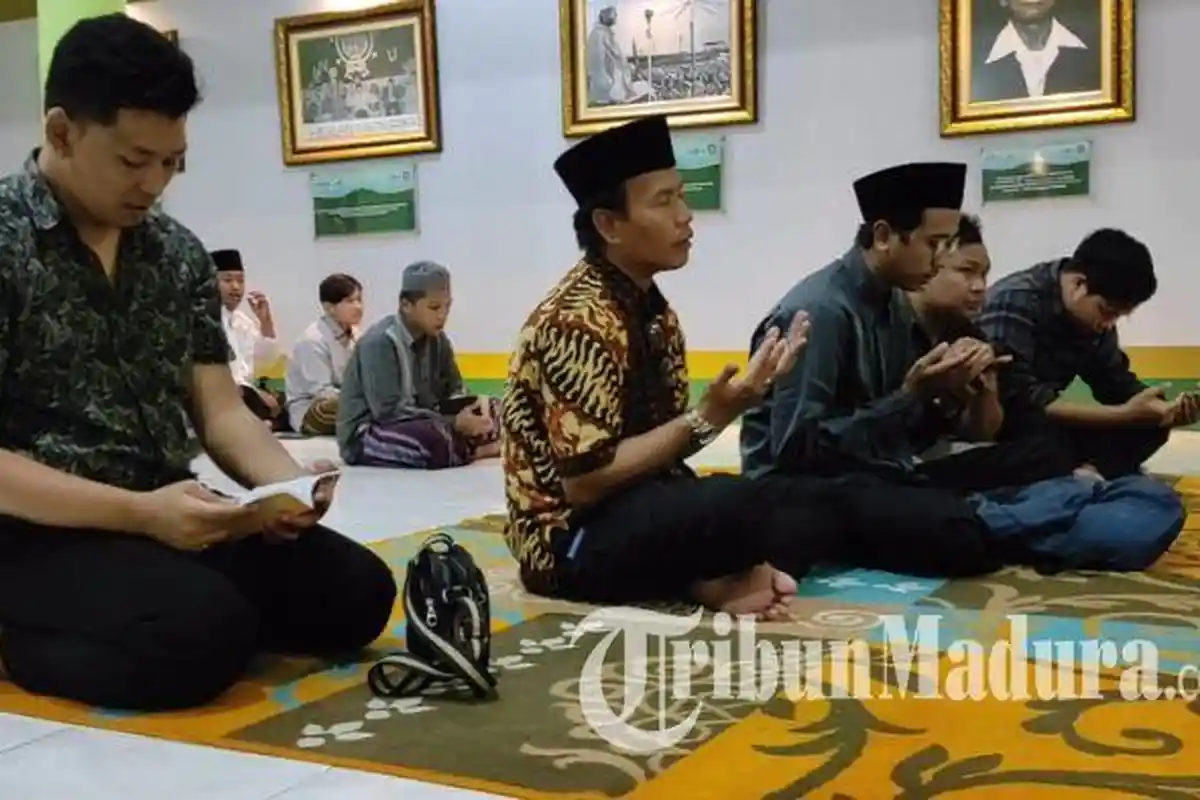 NAPAK TILAS Ziarah Makam 3 Pendiri Nahdlatul Ulama di Jombang : 'Ngalap Berkah' di Satu Abad NU