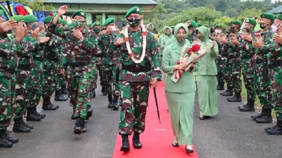 Komandan Brigif 25/Siwah Kolonel Inf Ari Prasetya Disambut Dengan Tradisi Peusijeuk di Aceh Utara
