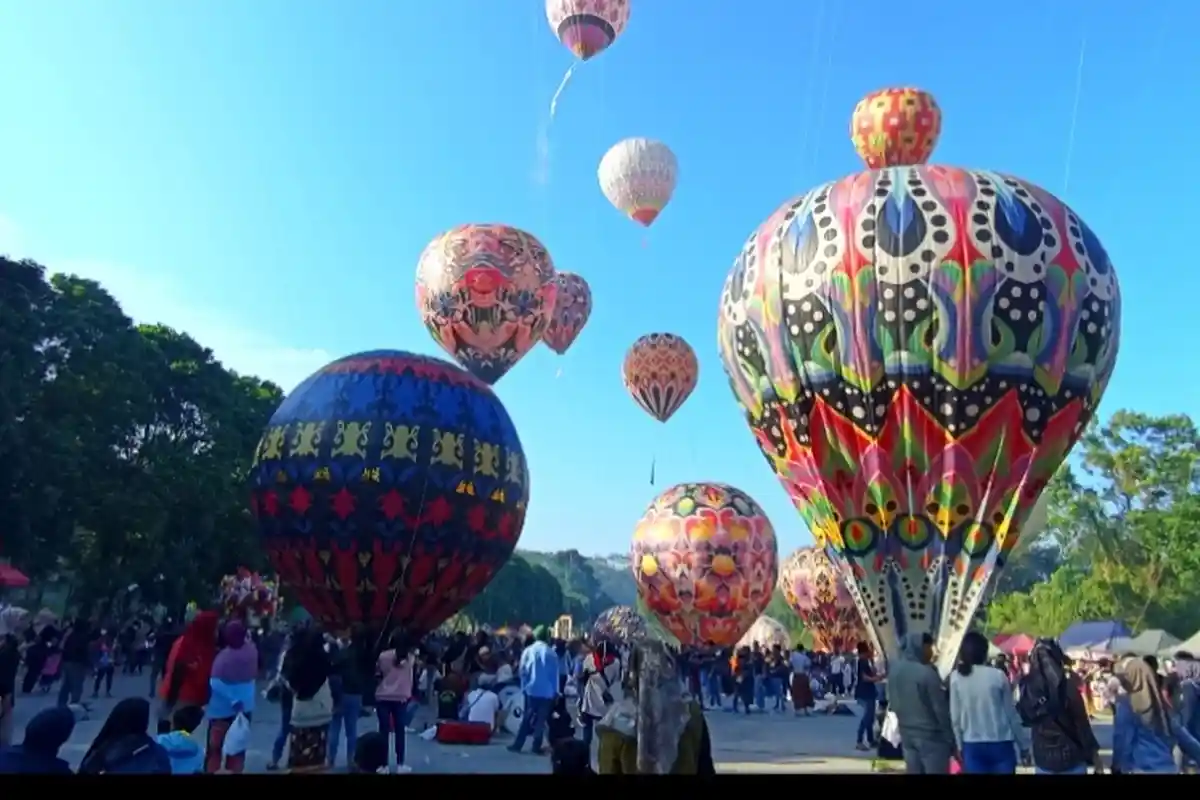 Tiket Cuma Rp 2000, Java Balloon Attraction 2023 Wonosobo Terbangkan 25 Balon Udara