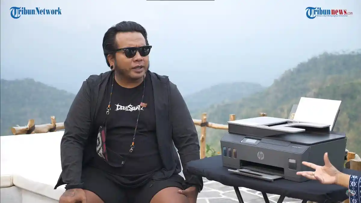 Sisi Lain Erix Soekamti: Frontman “Tumpeng Menoreh” dan Pendiri Sekolah Animasi Does University