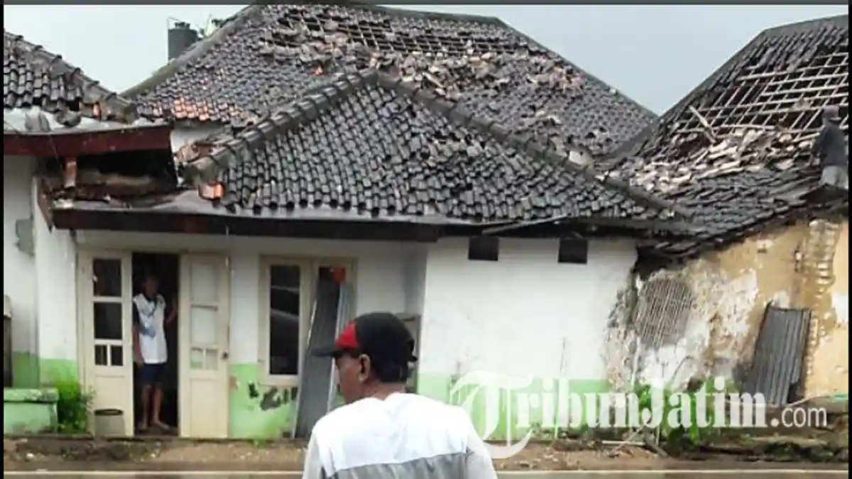Kota Sumenep Diterjang Puting Beliung, Banyak Rumah Warga Porak-Poranda