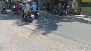 Lubang-jalan-di-Balai-Kota-Manado.jpg