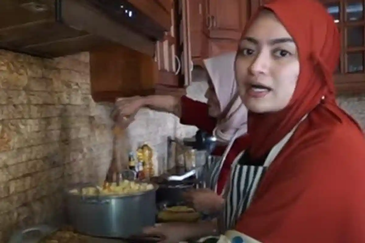 Nathalie Holscher Akui Deg-degan Sajikan Menu Makanan untuk Sule