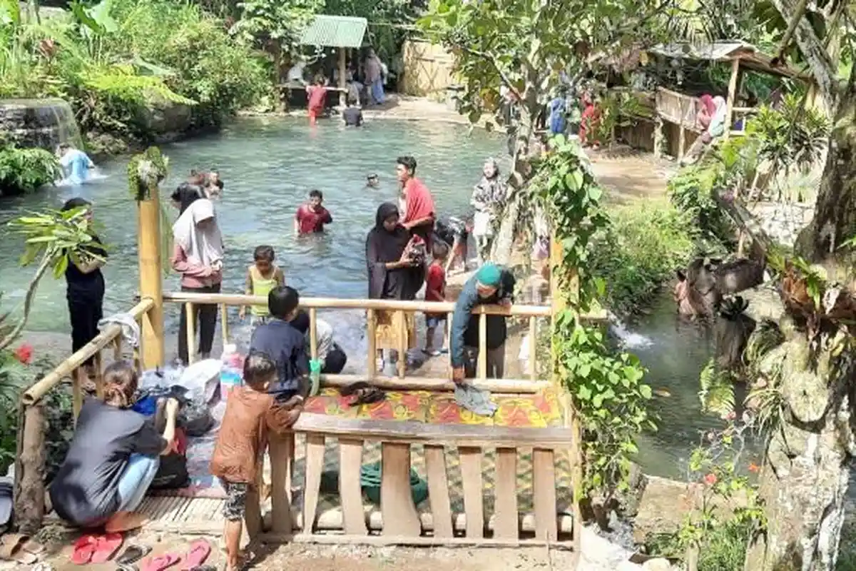 Kolam Renang Aik Mencerit, Wisata Pemandian di Lombok Timur dengan Sumber Air dari Gunung Rinjani