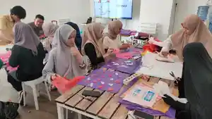 Keseruan-workshop-mengubah-sampah-plastik-menjadi-produk-berguna-di-JaJoy.jpg