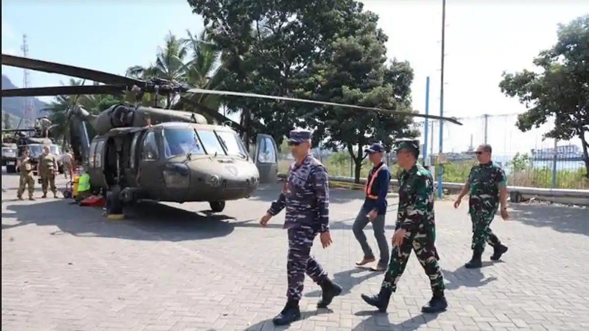 Helikopter Chinook dan Black Hawk AS Diturunkan dari MV Cape Hudson Jelang Super Garuda Shield 2024