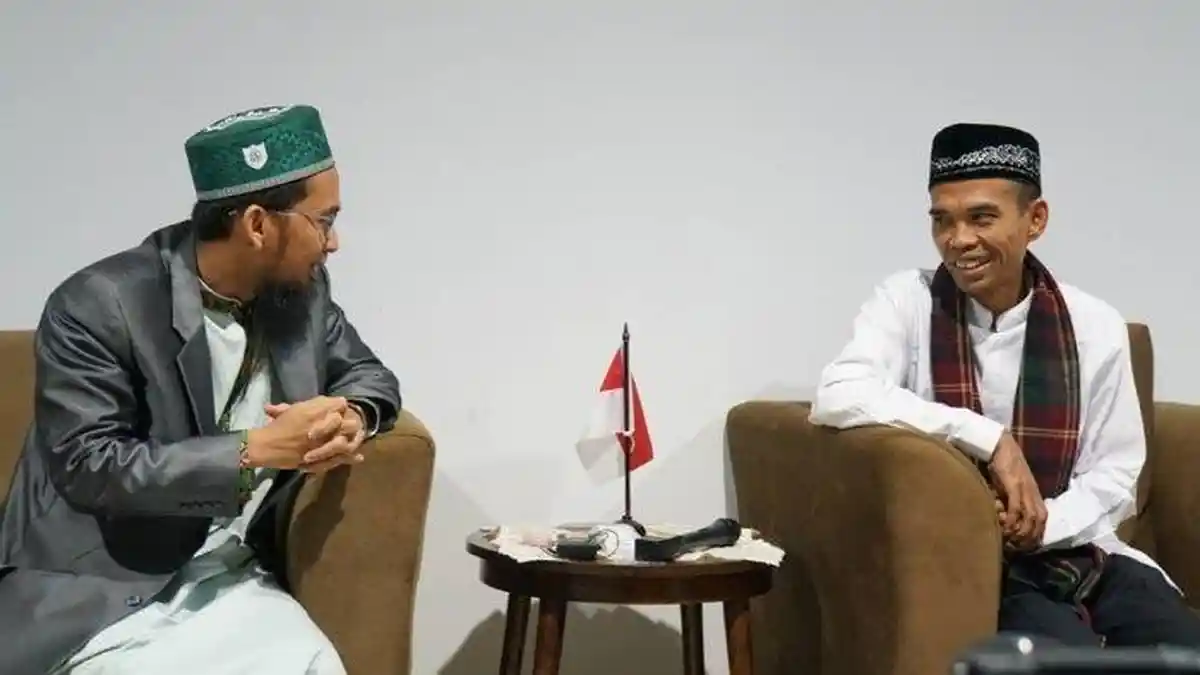 Hukum Merayakan Tahun Baru Menurut Ustadz Adi Hidayat dan Ustadz Abdul Somad