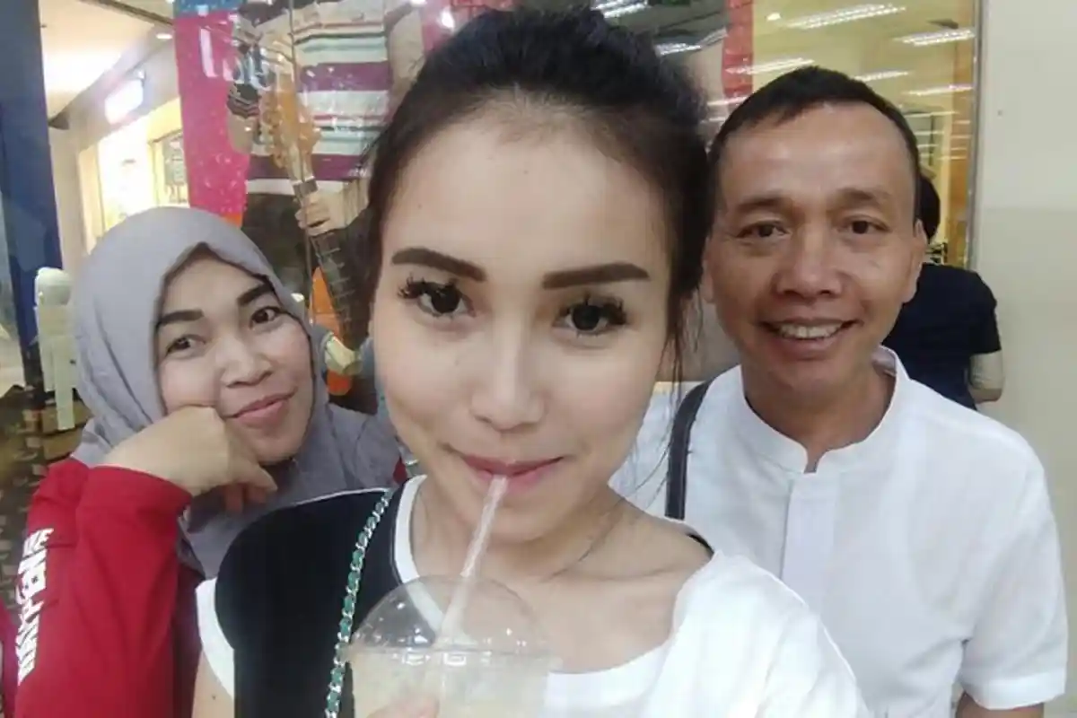 Wow, Ibu dan Ayah Ayu Ting Ting Lakukan Perawatan, Umi Kalsum Tanam Benang, Ayah Ojak Dibotoks