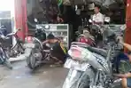 pemilik-bengkel-mendadak-laris-pesanan-perbaiki-motor-brebet.jpg