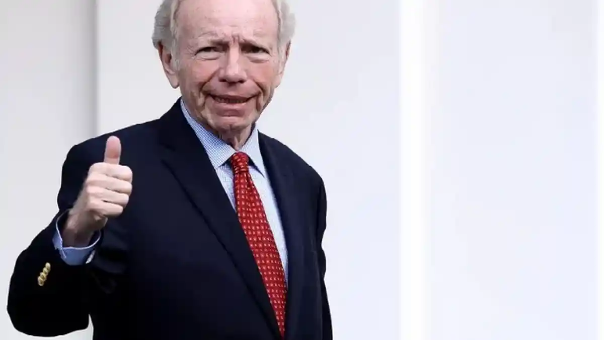 Trump Beri Sinyal Bakal Angkat Joe Lieberman Sebagai Direktur Baru FBI