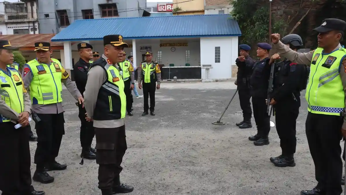 Antisipasi Bom Pada Perayaan Natal, AKBP Yogen Pimpin Langsung Setrilisai Gereja di Pematang Siantar