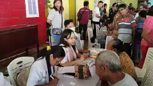Suasana-pengobatan-gratis-buat-ratusan-warga-dari-berbagai-wilayah.jpg