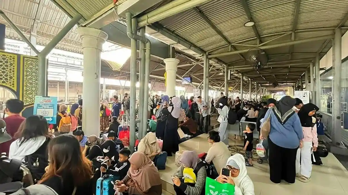 Update Arus Balik Lebaran 2026 di KAI Daop 8 Surabaya: Gubeng dan Pasarturi Paling Padat
