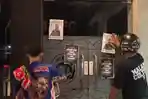 Kaca-depan-Arema-FC-Official-Store-kembali-ditempeli-poster-bernada-protes-oleh-Aremania.jpg