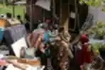 satpol-pp-evakuasi-wanita-hamil-di-pembongkaran-bangunan-cebolok_20210219_121233.jpg
