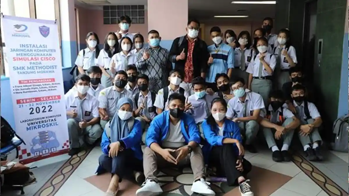Universitas Mikroskil Beri Pelatihan Instalasi Jaringan Komputer pada SMK Methodist Tanjung Morawa