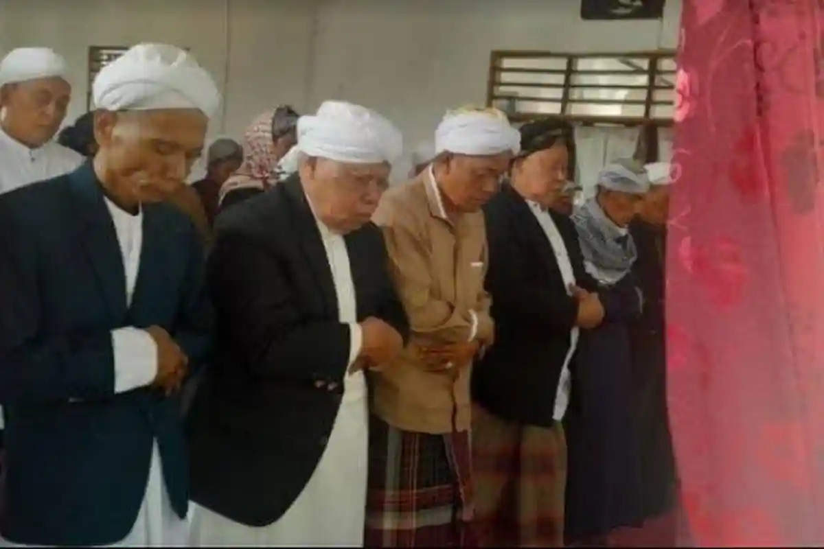 Jemaah Tarekat Naqsabandiyah Sumatera Utara Rayakan Lebaran Idul Fitri 1445 H 2024 Hari Ini