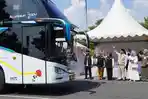 Wakil-Bupati-Kediri-Dewi-Mariya-Ulfa-saat-melepas-para-calon-jemaah-haji-Selasa-1952026.jpg