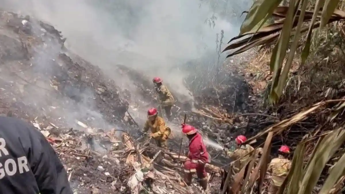 Api di Tumpukan Sampah di Gunungputri Bogor Kembali Menyala, Petugas Damkar 10 Kali Bulak-balik TKP