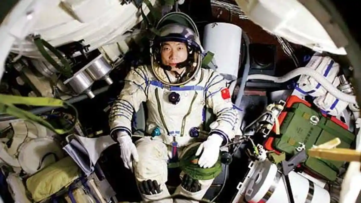 Kejadian Aneh di Luar Angkasa, Astronot China Mendengar Ada yang Mengetuk Pesawatnya