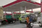 Suasana-antrian-di-SPBU-Kradenan-Kecamatan-Palang-Tuban.jpg