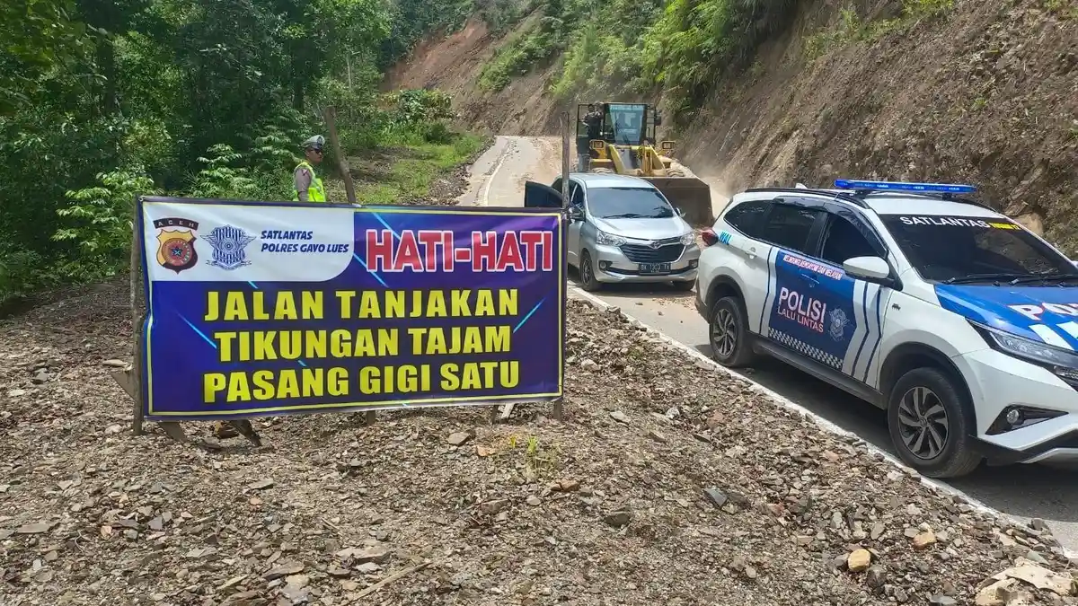 Rawan Terjadi Lakalantas, Polisi Pasang Rambu-rambu Lalulintas di ...