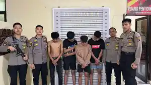 Polisi-yang-segera-merespons-warga-berhasil-mengendalikan-empat-pelaku.jpg