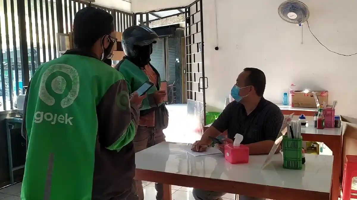Cerita Romeo Bagikan Bubur Ayam Gratis Lewat Bantuan Aplikasi Gojek