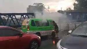 Angkot-terbakar-di-jembatan-satu-duit.jpg