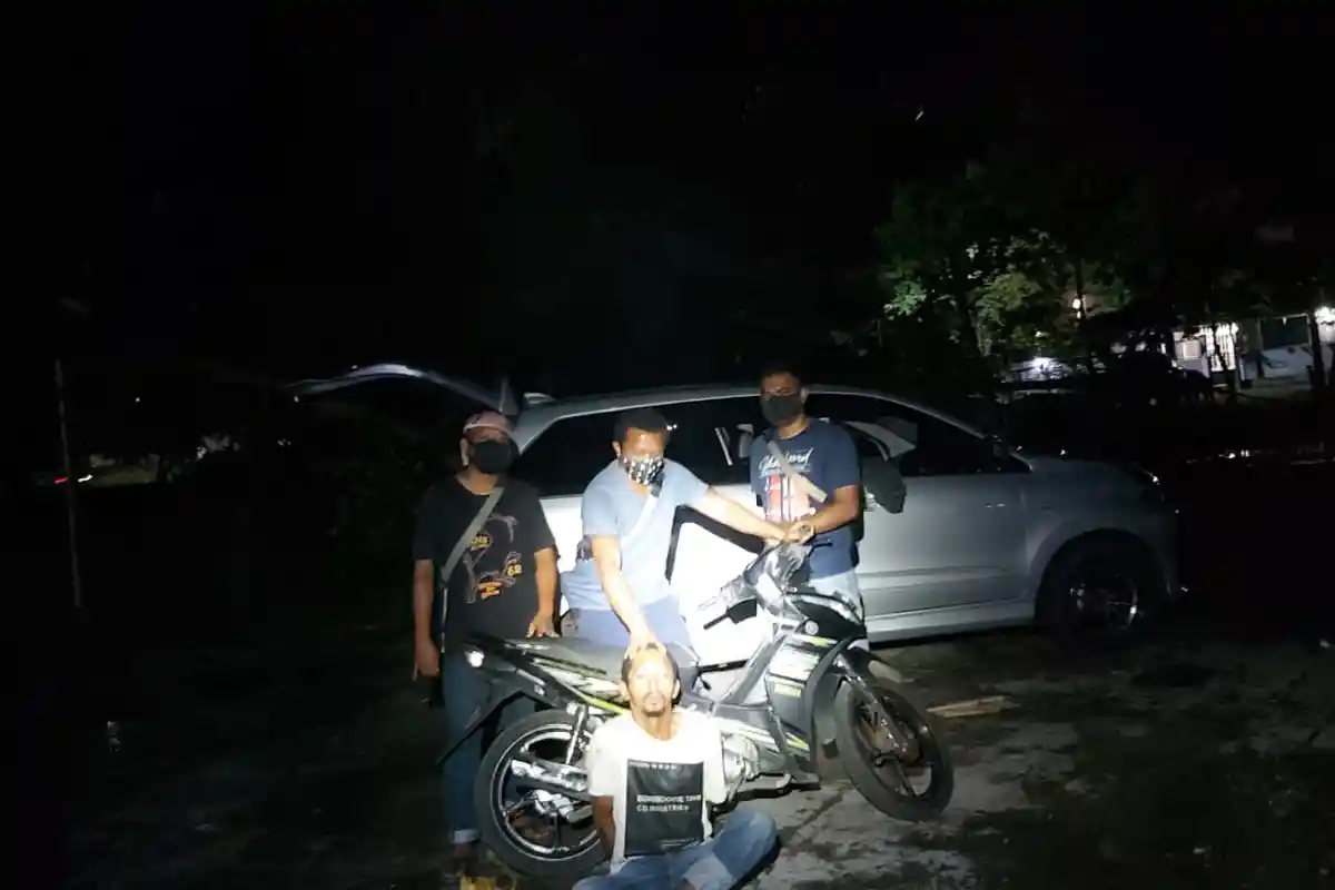 Tim  Buser Polres Sikka Ringkus Pencuri Kotak Amal Yang Terekam CCTV di Rumah Makan Suroboyo