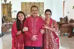 potret-lebarang-keluarga-mayangsari-bersama-suami-bambang-trihatmodjo-dan-putrinya-khirani.jpg