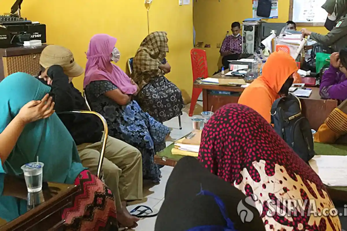 Aksi Kejar-kejaran Warnai Razia PSK di Warung Remang-remang Eks Lokalisasi Bebekan Lumajang