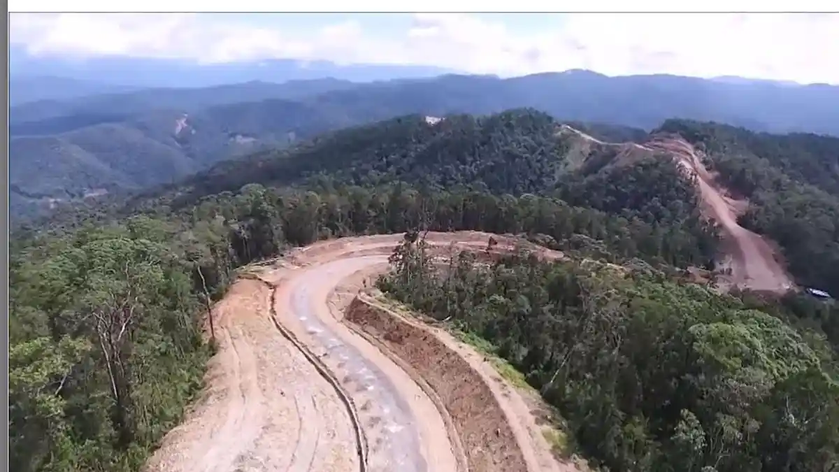 Pembangunan Infrastruktur Papua Rancangan Pemerintah Hampir Separuhnya Selesai - jalan-trans-papua-barat_20170721_165928.jpg