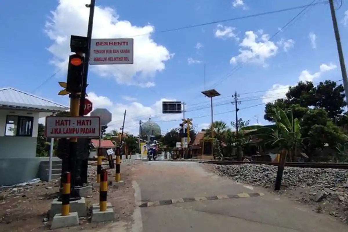 Dapat Bantuan dari Pemprov Jatim, Pembangunan Palang Pintu KA di Jl Kiai Mojo Blitar Hampir Tuntas