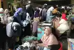 Hiruk Pikuk Pasar Kebon Roek Menjelang Waktu Berbuka Puasa
