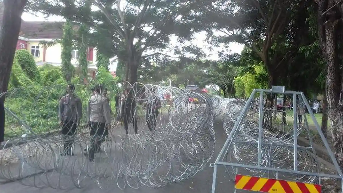 Jelang Pleno Berkas Buhari-Wahyu, Begini Suasana di Kantor KPU Luwu